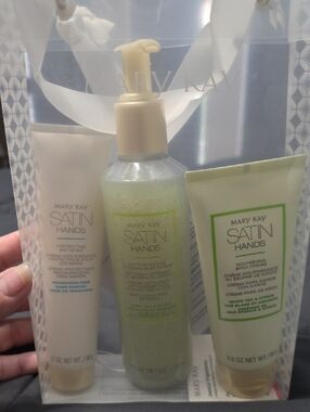 Mary Kay Satin Hands Trio Gift Set